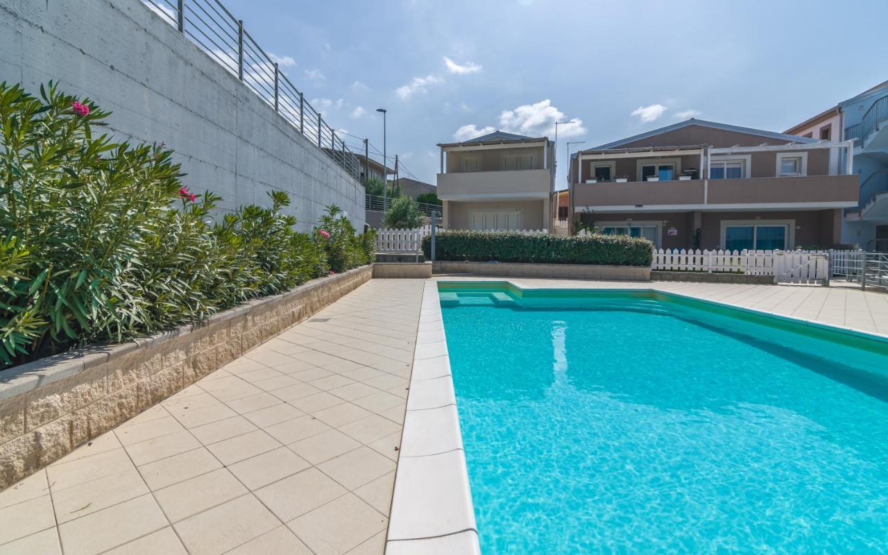 Villetta Morello Climatizzata Con Giardino Privato Viddalba Exterior photo